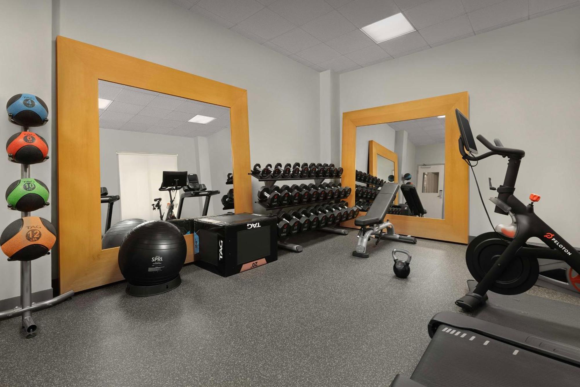 Hilton Garden Inn Raleigh Capital Blvd I-540 Ngoại thất bức ảnh
